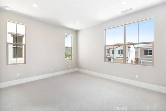 127 Oakstone, Irvine, CA 92618