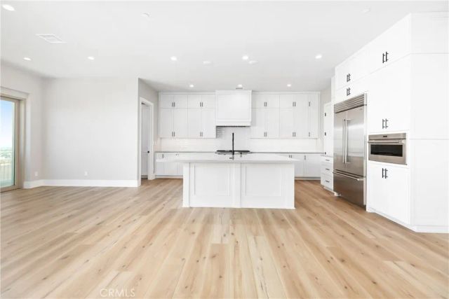127 Oakstone, Irvine, CA 92618