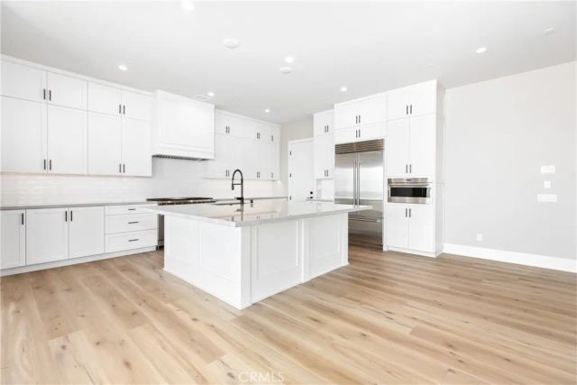 127 Oakstone, Irvine, CA 92618