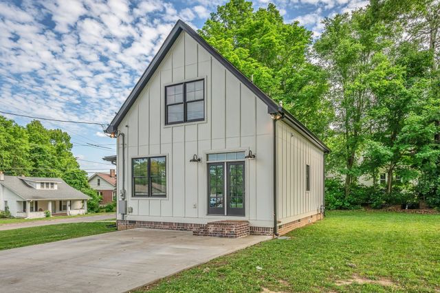 219 McCreary Heights, Dickson, TN 37055