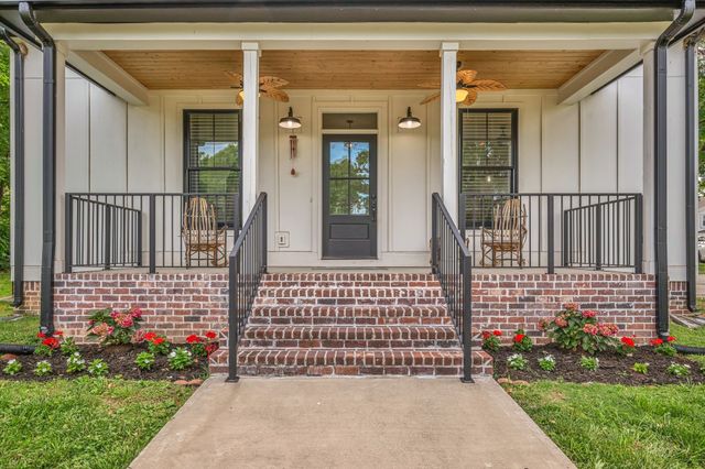 219 McCreary Heights, Dickson, TN 37055