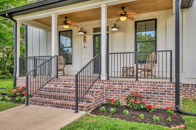 219 McCreary Heights, Dickson, TN 37055