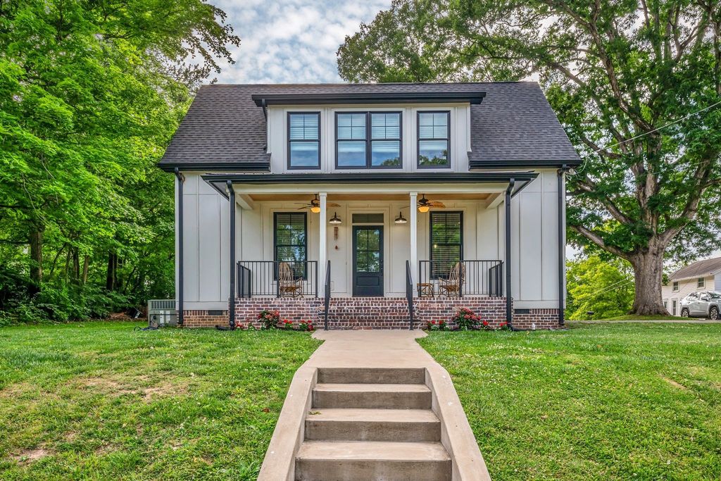 219 McCreary Heights, Dickson, TN 37055
