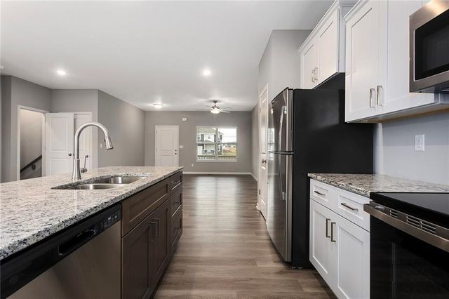 900 SW Redbird Court, Oak Grove, MO 64075