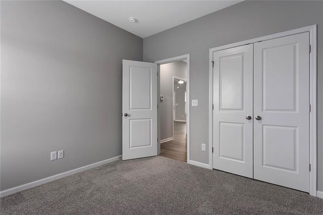 900 SW Redbird Court, Oak Grove, MO 64075