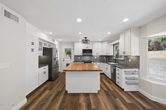 1948 E LOS ARBOLES Drive, Tempe, AZ 85284