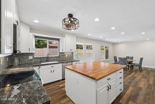 1948 E LOS ARBOLES Drive, Tempe, AZ 85284