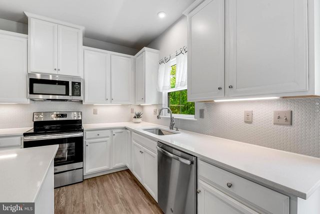 564 KATHERINE AVE, Baltimore, MD 21221