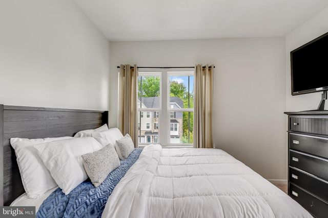 564 KATHERINE AVE, Baltimore, MD 21221