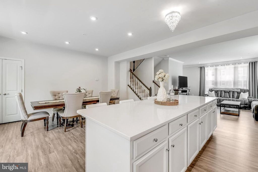 Image 12 of property listing at 564 KATHERINE AVE, Baltimore, MD 21221