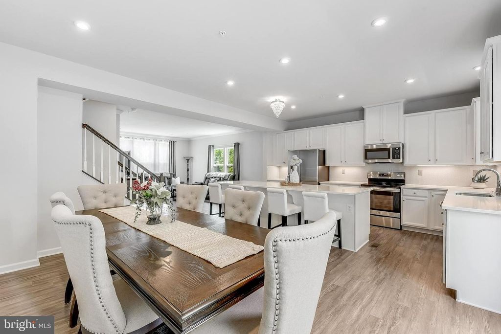 Image 13 of property listing at 564 KATHERINE AVE, Baltimore, MD 21221