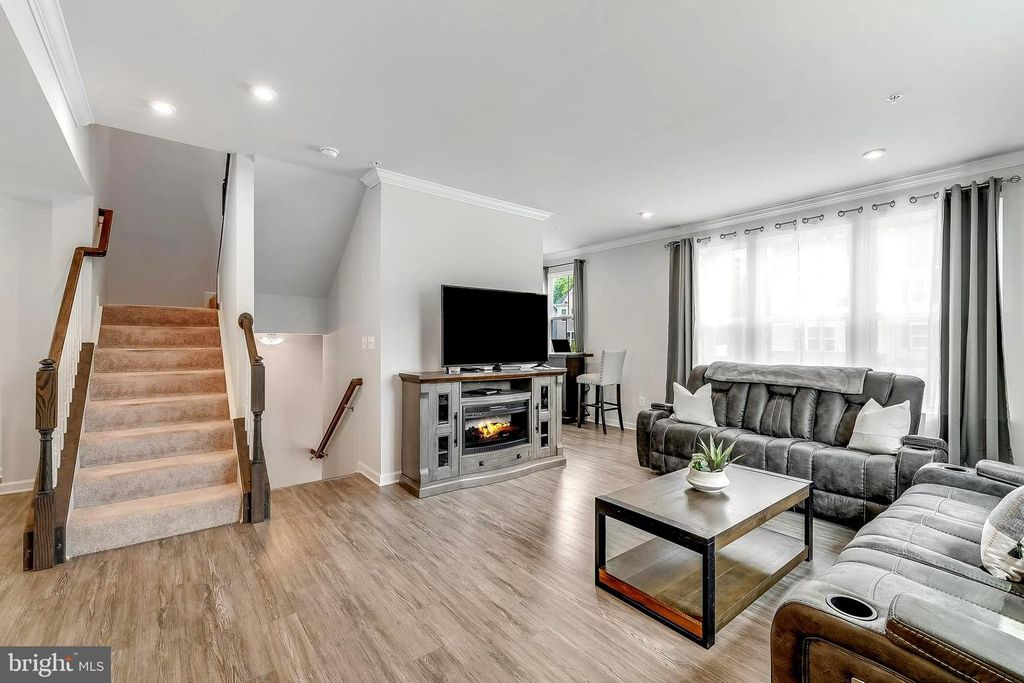 Image 15 of property listing at 564 KATHERINE AVE, Baltimore, MD 21221