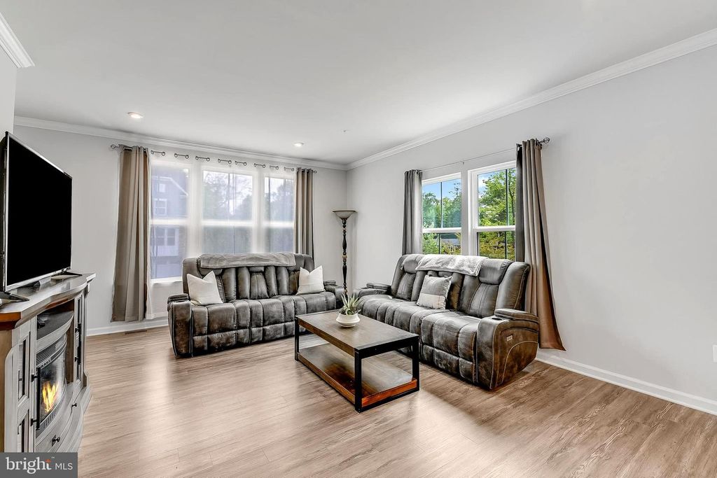 Image 16 of property listing at 564 KATHERINE AVE, Baltimore, MD 21221