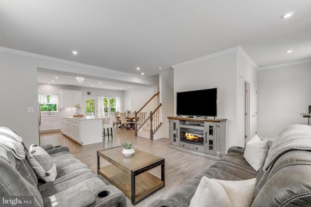 Image 17 of property listing at 564 KATHERINE AVE, Baltimore, MD 21221