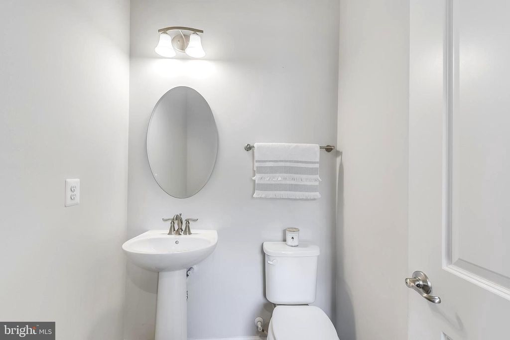 Image 19 of property listing at 564 KATHERINE AVE, Baltimore, MD 21221