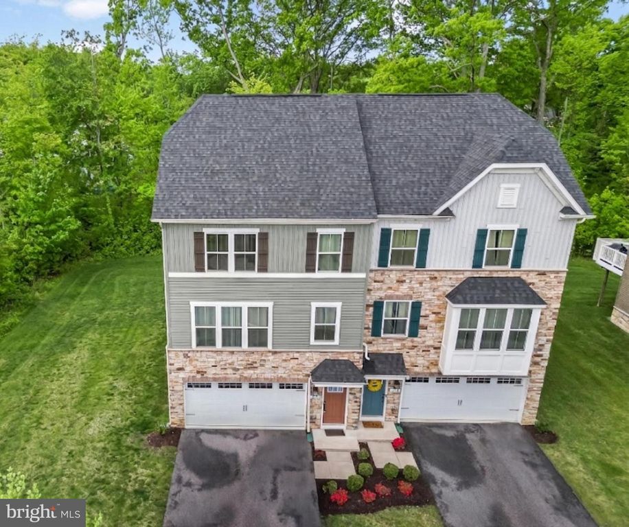 Image 2 of property listing at 564 KATHERINE AVE, Baltimore, MD 21221