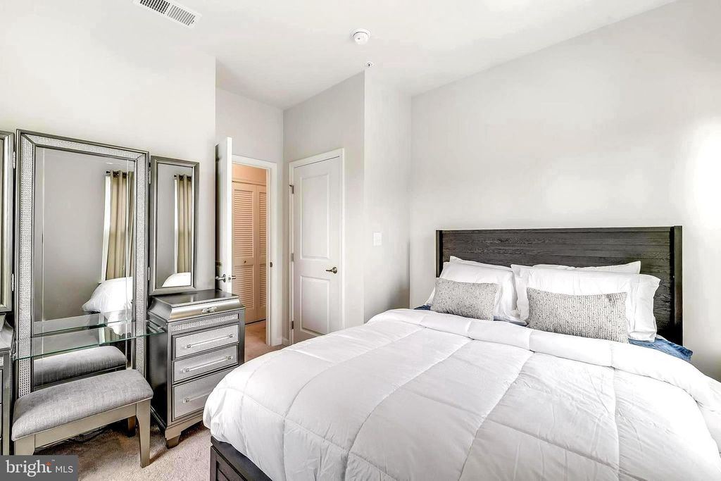 Image 28 of property listing at 564 KATHERINE AVE, Baltimore, MD 21221