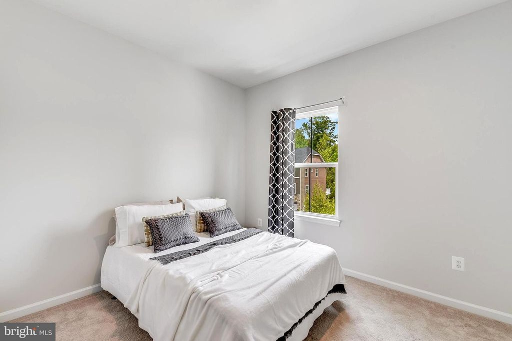 Image 32 of property listing at 564 KATHERINE AVE, Baltimore, MD 21221