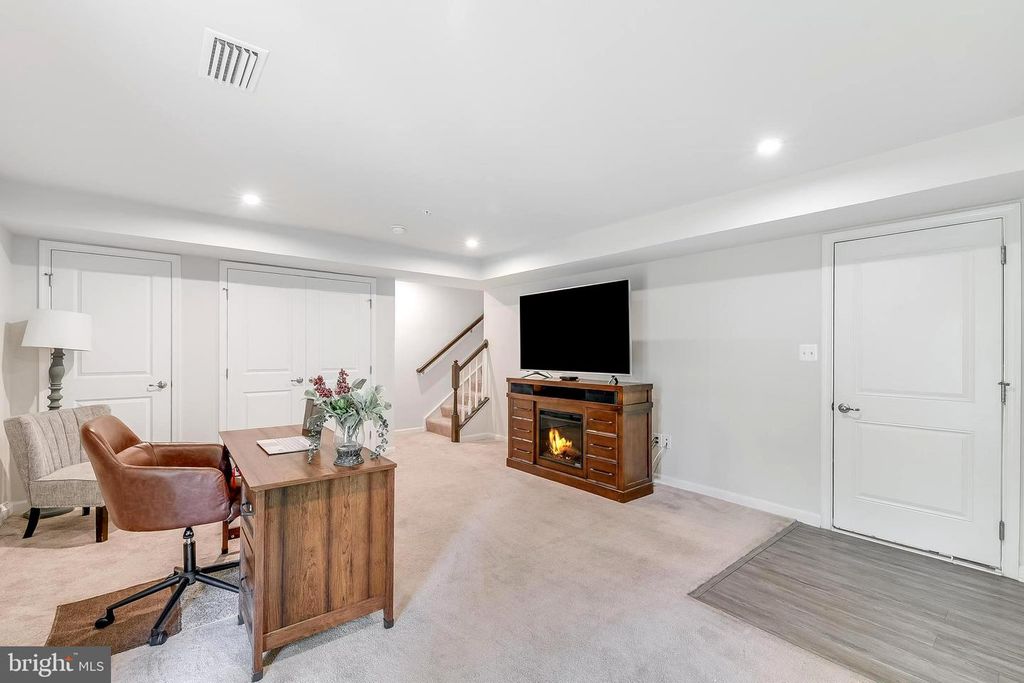 Image 33 of property listing at 564 KATHERINE AVE, Baltimore, MD 21221
