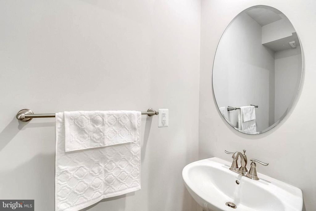 Image 35 of property listing at 564 KATHERINE AVE, Baltimore, MD 21221