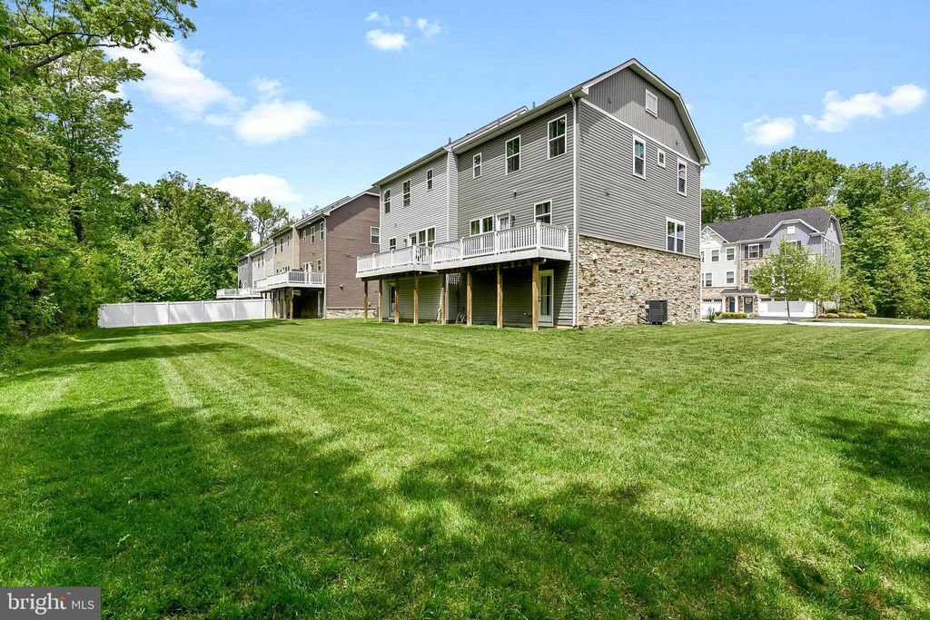 Image 6 of property listing at 564 KATHERINE AVE, Baltimore, MD 21221