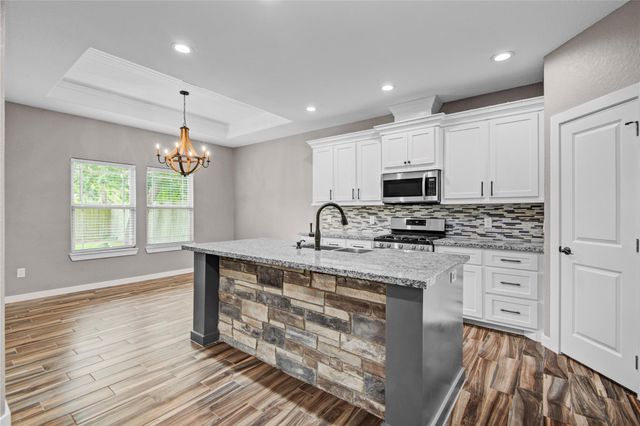 410 Winding Way Street, Lake Jackson, TX 77566