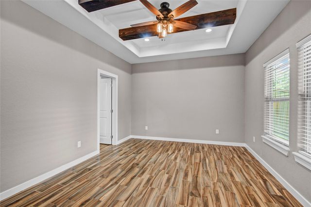 410 Winding Way Street, Lake Jackson, TX 77566