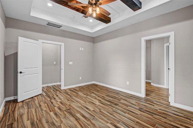 410 Winding Way Street, Lake Jackson, TX 77566