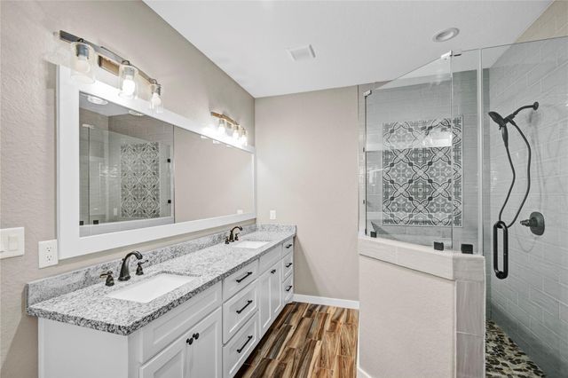 410 Winding Way Street, Lake Jackson, TX 77566