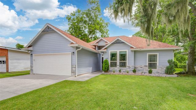 410 Winding Way Street, Lake Jackson, TX 77566