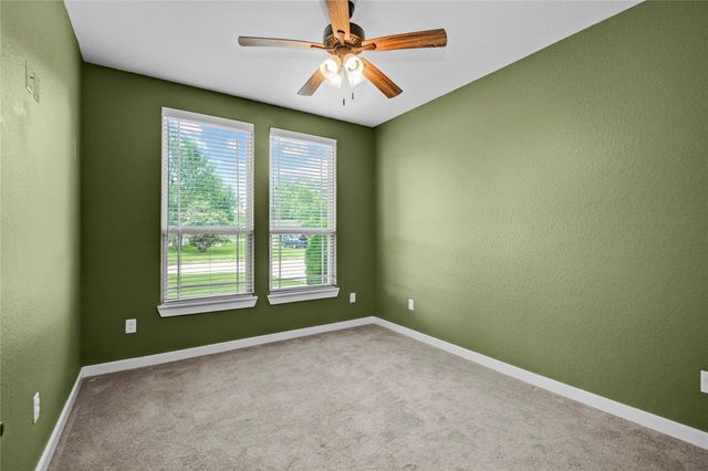 410 Winding Way Street, Lake Jackson, TX 77566
