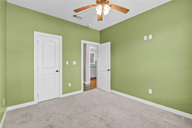 410 Winding Way Street, Lake Jackson, TX 77566