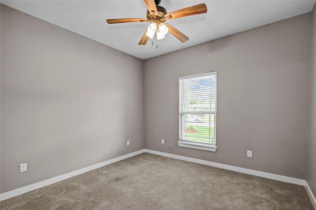 410 Winding Way Street, Lake Jackson, TX 77566