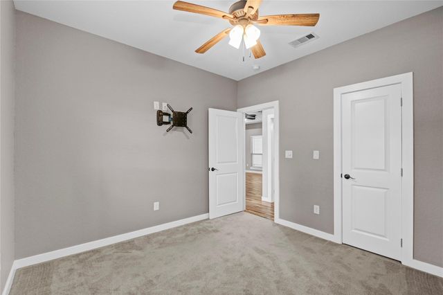 410 Winding Way Street, Lake Jackson, TX 77566