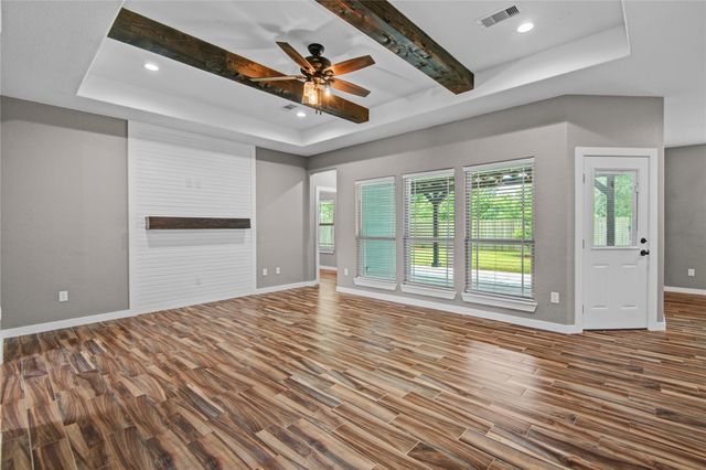 410 Winding Way Street, Lake Jackson, TX 77566