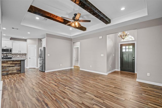 410 Winding Way Street, Lake Jackson, TX 77566