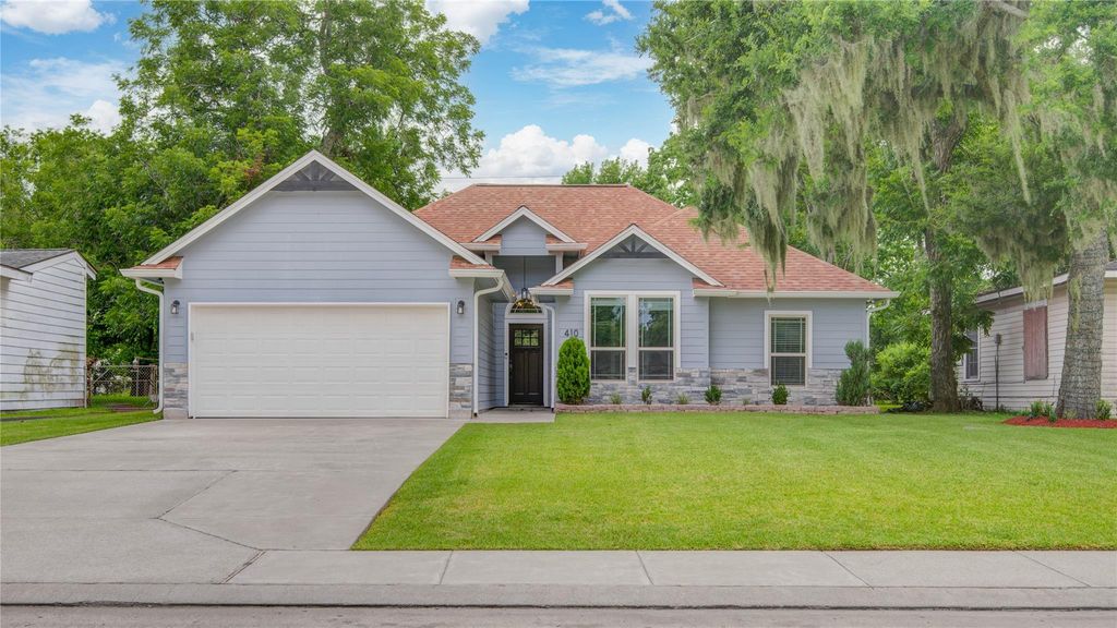 410 Winding Way Street, Lake Jackson, TX 77566