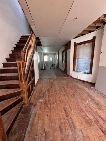 4718 S Langley Avenue, Chicago, IL 60615