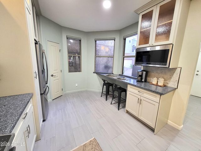 15221 N CLUBGATE Drive 1128, Scottsdale, AZ 85254