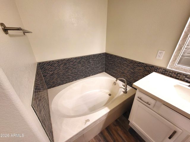 15221 N CLUBGATE Drive 1128, Scottsdale, AZ 85254