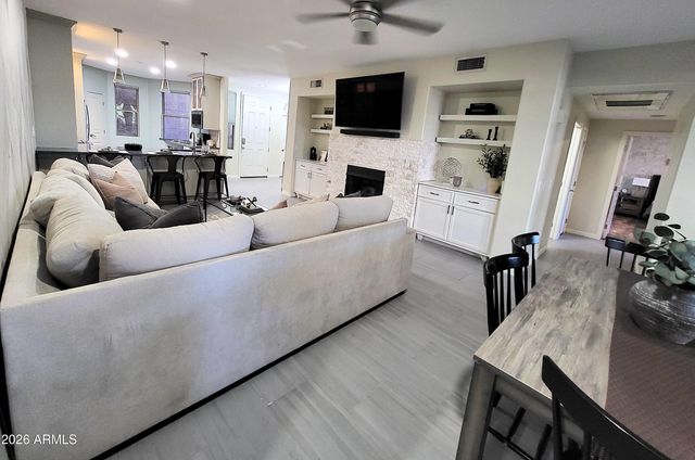 15221 N CLUBGATE Drive 1128, Scottsdale, AZ 85254