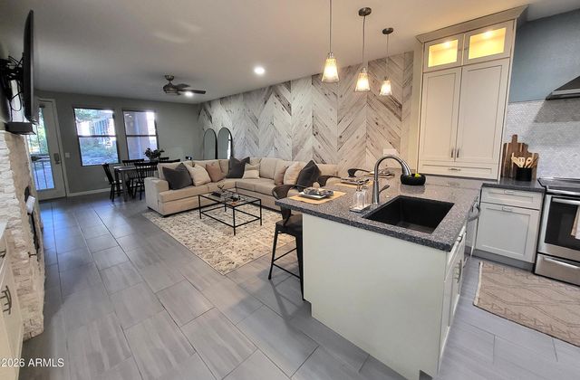 15221 N CLUBGATE Drive 1128, Scottsdale, AZ 85254