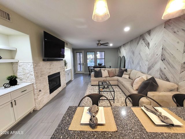 15221 N CLUBGATE Drive 1128, Scottsdale, AZ 85254