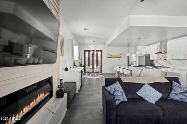 1211 E HAYWARD Avenue, Phoenix, AZ 85020