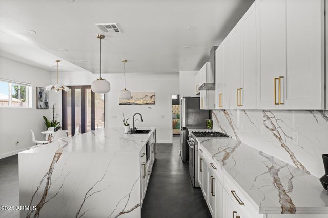 1211 E HAYWARD Avenue, Phoenix, AZ 85020