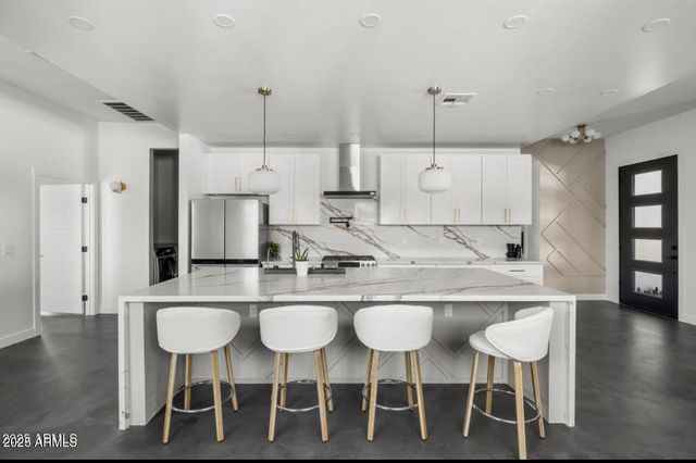 1211 E HAYWARD Avenue, Phoenix, AZ 85020