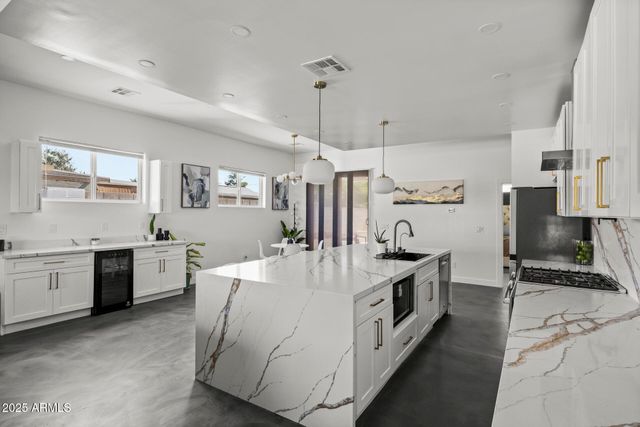 1211 E HAYWARD Avenue, Phoenix, AZ 85020