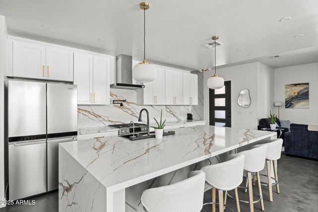 1211 E HAYWARD Avenue, Phoenix, AZ 85020