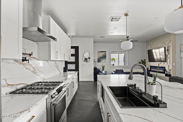 1211 E HAYWARD Avenue, Phoenix, AZ 85020