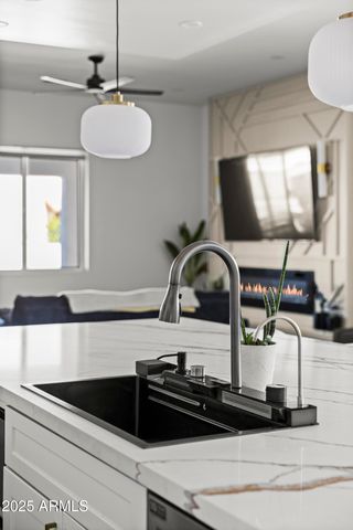 1211 E HAYWARD Avenue, Phoenix, AZ 85020